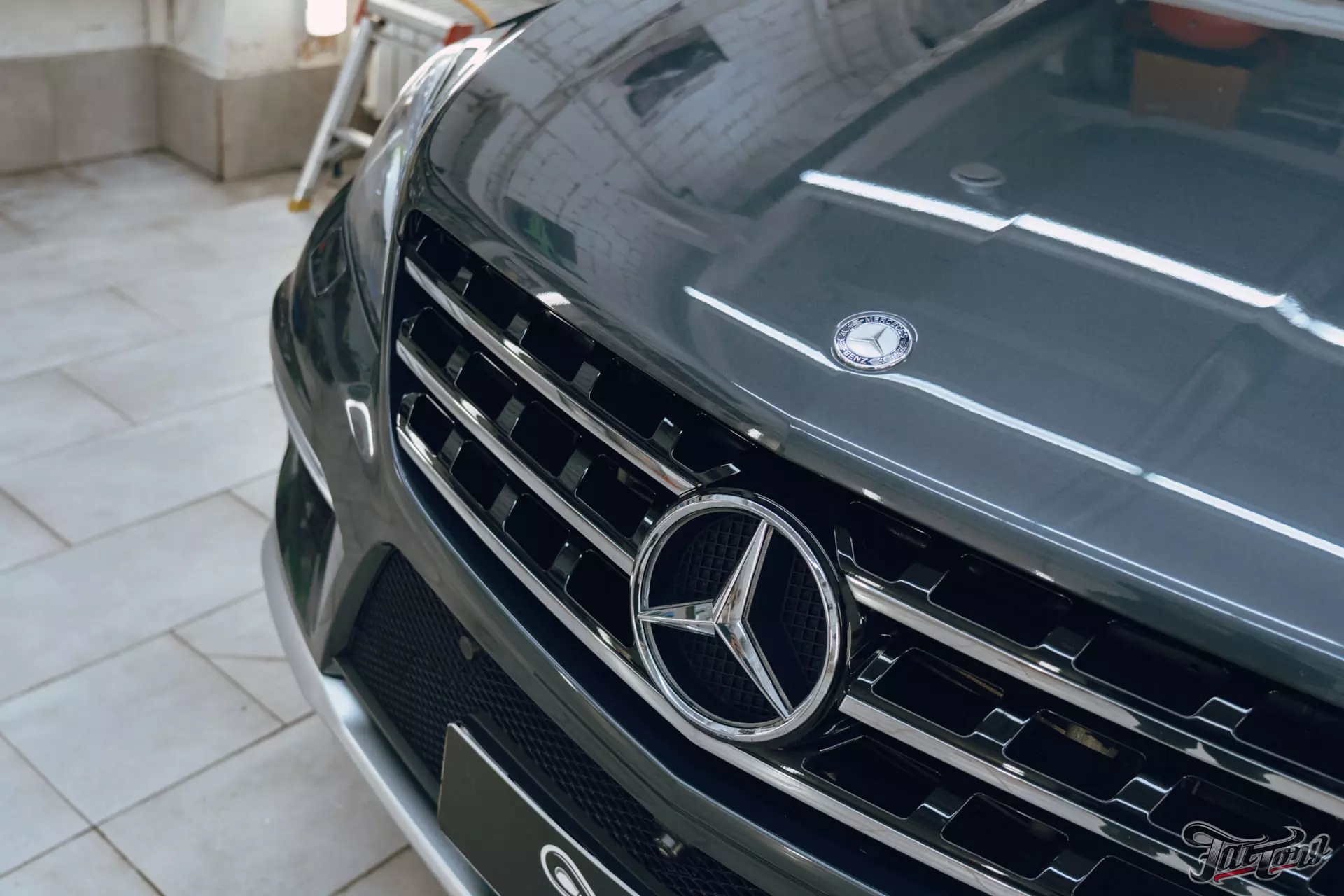 Mercedes ML 63 AMG. Полировка кузова+керамика. Антидождь. Мойка подкапотного пространства. Уборка салона. Выставление зазоров